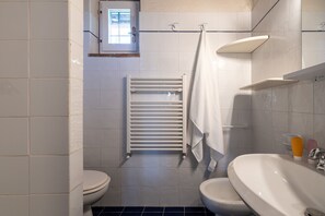 Autumn, Bathroom, Spring, Summer