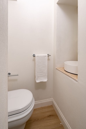 Autumn, Bathroom, Spring, Summer