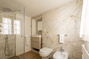 Autumn, Bathroom, Spring, Summer