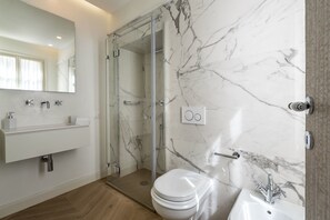 Autumn, Bathroom, Bedroom, Spring, Summer