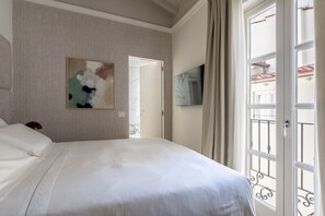 Autumn, Bathroom, Bedroom, Spring, Summer