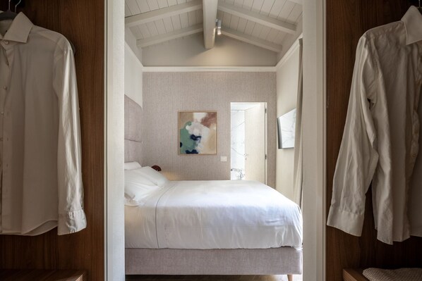 Autumn, Bathroom, Bedroom, Spring, Summer