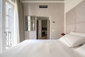 Autumn, Bathroom, Bedroom, Spring, Summer