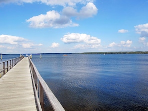 Sky, Blue, Cloud, Water, Water Resources, Horizon, Daytime, Body Of Water, Waterway