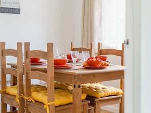 Möbel, Holz, Tabelle, Stuhl, Interior Design, Küche & Esszimmer Tisch, Esszimmer, Flooring, Zimmer, Holzbeize