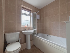 Wand, Armatur, Flooring, Badezimmer, Fussboden, Interior Design, Sinken, Installation, Badewanne, Zapfhahn