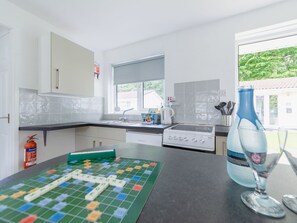 Interior Design, Flooring, Küche, Wohnung, Fussboden, Zuhause, Decke, Zimmer, Countertop, Major Appliance