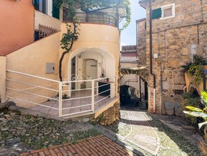Stairs, Flowerpot, Houseplant, Balcony, Flagstone, Alley, Handrail, Walkway, Cobblestone, Hacienda