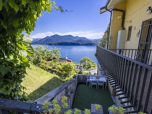 Body Of Water, Hill, Coastal And Oceanic Landforms, Coast, Mountain Range, Lake, Balcony, Hill Station, Sound, Reservoir