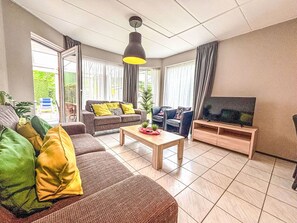 Interior Design, Flooring, Couch, Möbel, Fussboden, Zuhause, Wohnzimmer, Wohnung, Zimmer