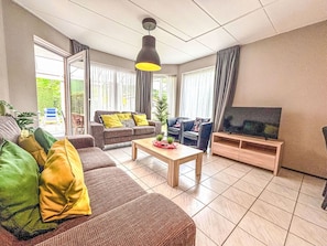 Interior Design, Flooring, Couch, Möbel, Fussboden, Zuhause, Wohnzimmer, Wohnung, Zimmer