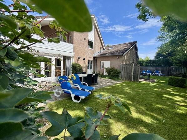 Wohngebiet, Strauch, Haus, Zuhause, Dach, Hütte, Garten, Estate, Landscaping, Garten