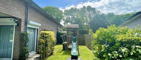 Shrub, Residential Area, Home, Garden, Landscaping, Cottage, Lawn, Backyard, Yard, Estate