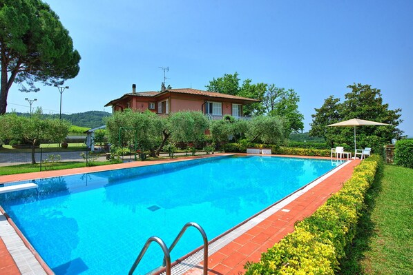 Building Exterior, Outdoor, Pool