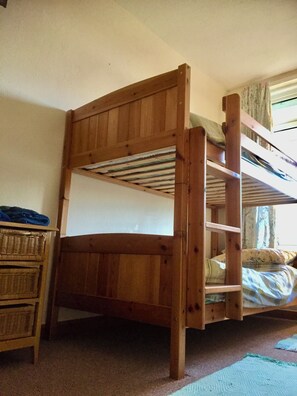 bunk bedroom 2..