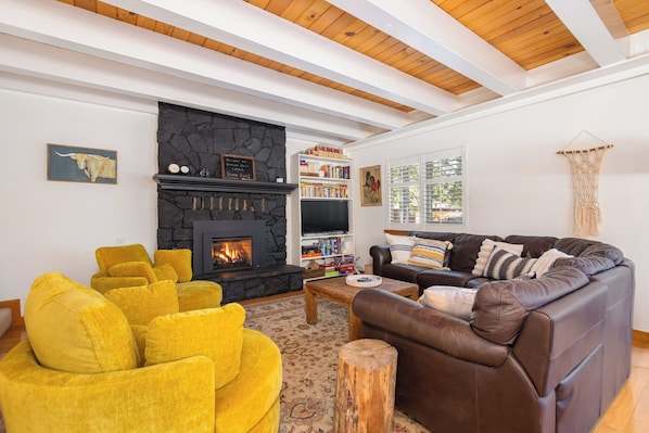 Welcome to Boujee Bear Lodge!