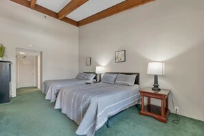 Room (2)