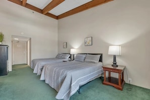 Room (2)