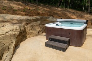 Unwind together in your personal hot tub, nestled against natural rock and surrounded by peaceful woods—the perfect couple’s escape.