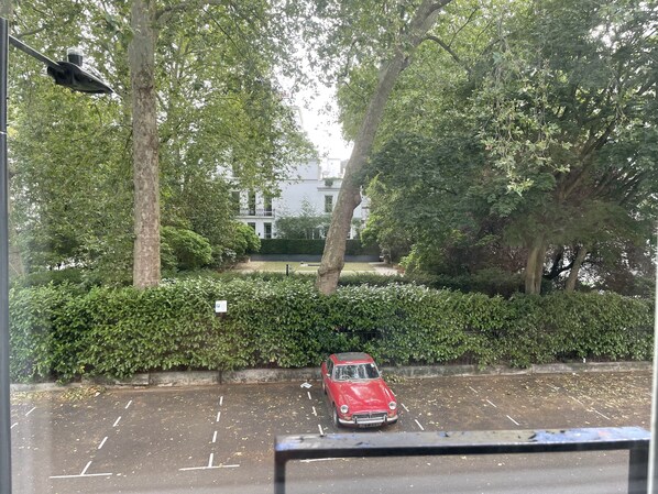 Neighbourhood's square garden