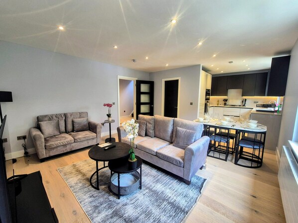 Open Plan Living / Dinning Room & Kitchen