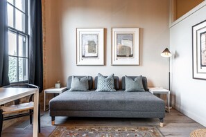 Admire original Edwardian‑style architectural details like wooden beams and channeled brick—preserved since 1903 at Bradshaw Lofts.