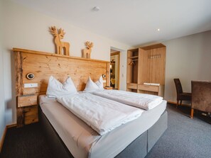 Furniture, Bedroom, Bed, Bed Frame, Wood Stain, Bedding, Hardwood, Suite, Bed Sheet, Hotel
