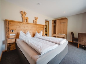 Furniture, Bedroom, Bed, Bed Frame, Wood Stain, Bedding, Hardwood, Suite, Bed Sheet, Hotel