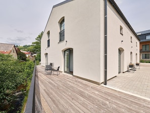 Home, Estate, Handrail, Driveway, Plaster, Balcony, Siding, Daylighting, Villa