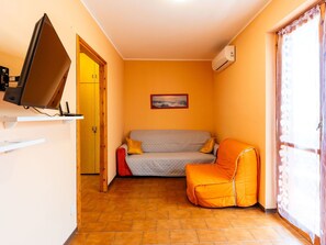 Arbre, Surface De La Route, Automotive Exterieur, Voiture, Espace Public, Asphalte, Rue, Parking, Familiale
