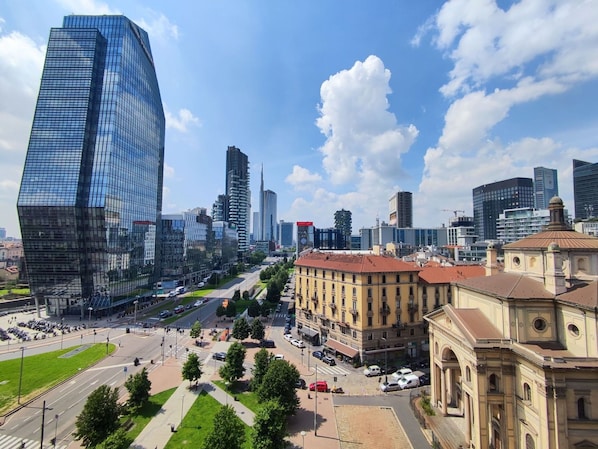 Baum, Strassenbelag, Automobil-AuĂen, Auto, Ăffentlicher Raum, Asphalt, Strasse, Parkplatz, Familienauto