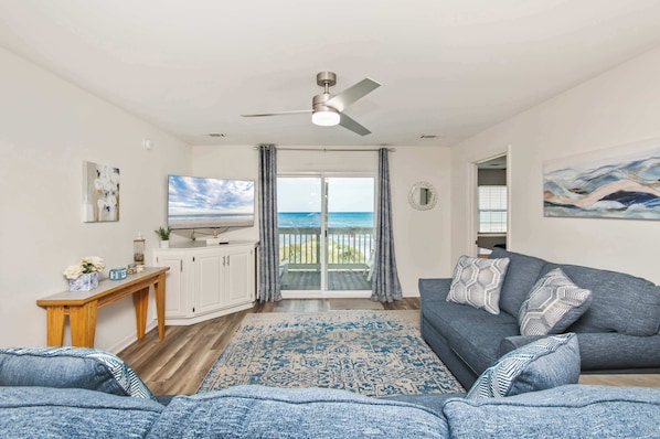 Kick back in a cozy, coastal living room made for relaxation.