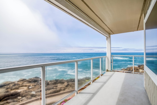 Whale Watcher's Getaway -103
