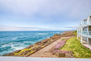 Whale Watcher's Getaway -112