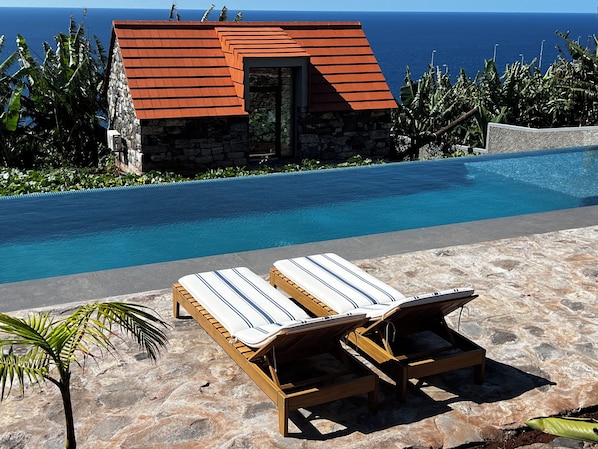 Infinity pool