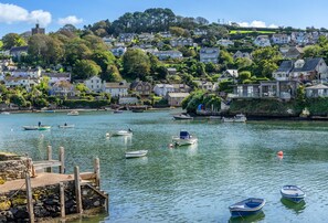 Discover the waterside villages of Noss Mayo and Newton Ferrers, which sit on opposite banks of the Yealm Estuary