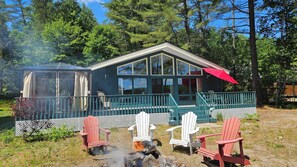 Cottage front with Gazebo and fire pit 🔥 
