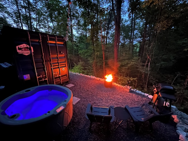 Outdoor spa tub