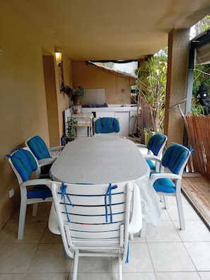 Outdoor dining