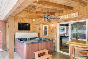 Deck | Bar | Grills | Outdoor Dining Areas | Hot Tub
