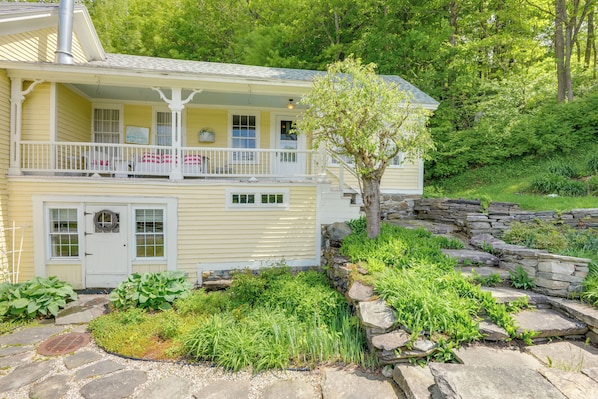 West Dover Vacation Rental | 5BR | 3BA | 2,200 Sq Ft | Stairs Required