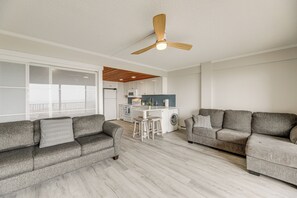 Living Room | Free WiFi | Smart TV | Window A/C Unit | Washer/Dryer