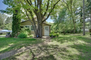 Unit Exterior | Parking | Driveway (2 Vehicles)