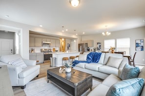 Living Room | Free WiFi | Smart TV | 1st Floor