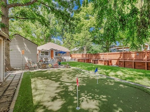 6th Putting green with putters provided - 6th st green NoCoast Rentals