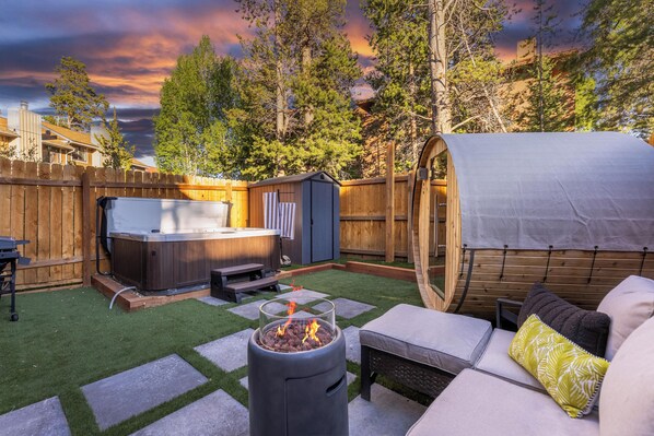 Outdoor spa tub