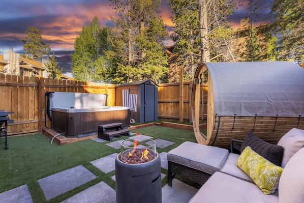 Outdoor spa tub