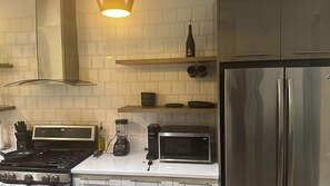 Kitchen amenities 