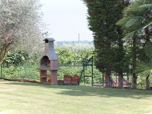 Garden, Lawn, Backyard, Landscaping, Shade, Park, Yard, Outdoor Structure, Artificial Turf