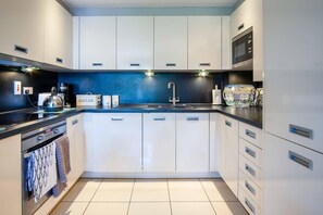 29 Rhodewood House - 2 Bedroom - Saundersfoot (25724)